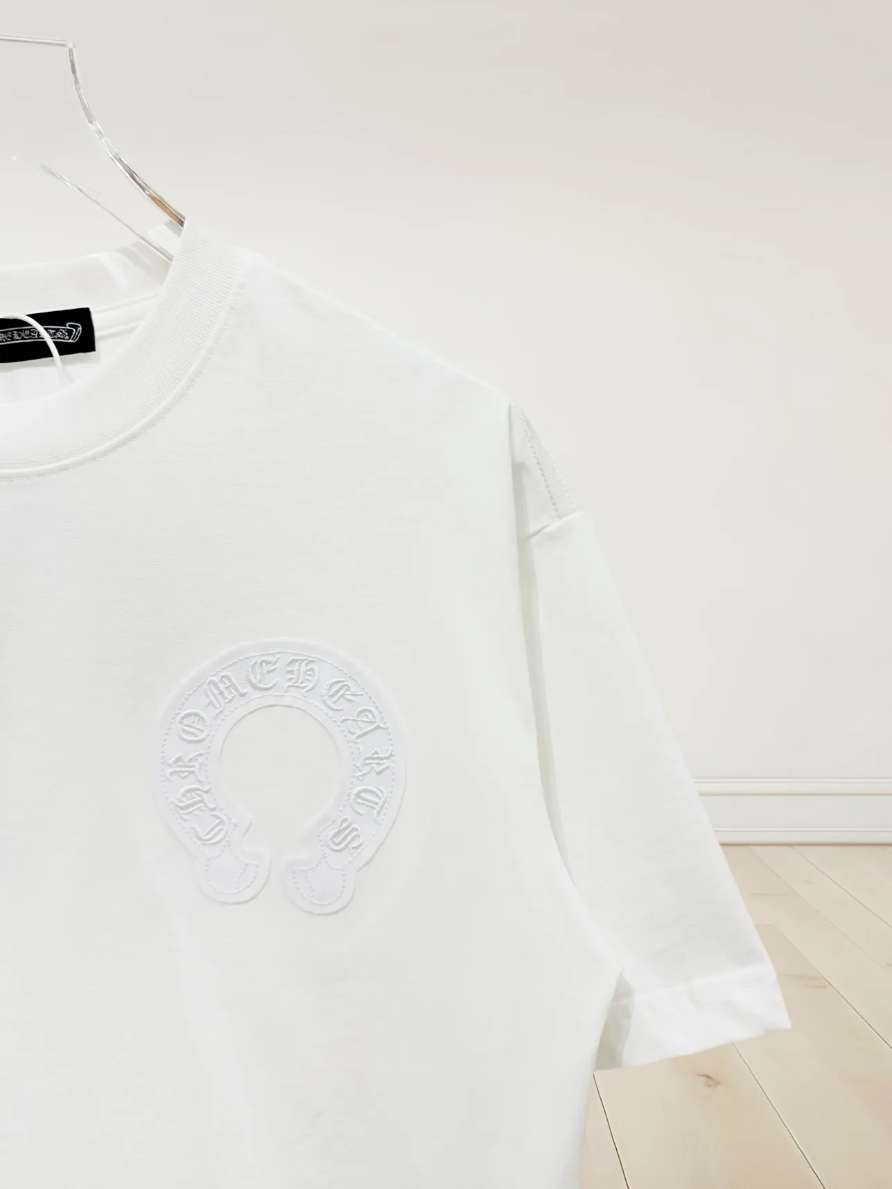 🅿️200 [High quality] Chrome hearts ss25 new first release latest short-sleeved round neck t-shirt, high-end customization, avant-garde and fashionable design! The front and rear panels of the brand logo are designed with heavy craftsmanship of burnt appliqué, ten rivets and one hundred thousand needle embroidery. High-end customized 280g fabric. Soft to the touch. Comfortable to wear. Exquisite stitching. Fine workmanship. The upper body effect is incomparably handsome! Same style for men and women, color: white, black size: S to xL